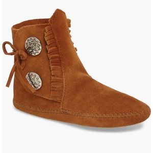 NIB! Minnetonka Soft Sole Boots/Moccasins Brown Women Size 9